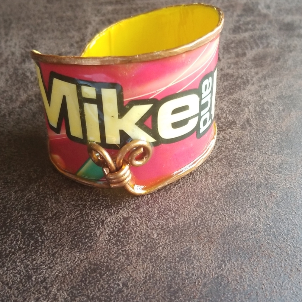 Arm Cuffs Mike and Ike Candy